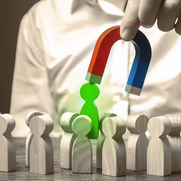 Quels critères prendre en compte pour sélectionner les jardinières adaptées à vos plantes et fleurs ?